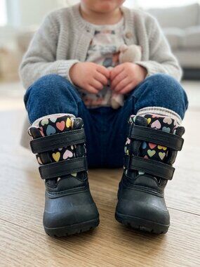 Carter's Girls Deltha Black Multi Heart Snow Boots Size 4 Toddler